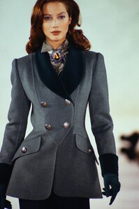 1946108034_oscar-de-la-renta-fw-1993(3).thumb.jpg.5f8c7d8e2221c6dc3b6f3b8931593407.jpg