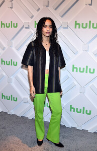 2019+Hulu+Upfront+NaT0131UcFvx.jpg