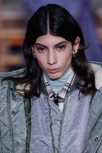 1952699129_JohnElliottRunwayFebruary2019NewYorkDvewZ1iIUC8x.thumb.jpg.1aa0c0302125b92551cbf6b61d841052.jpg