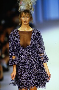 1954462860_karl-lagerfeld-ss-1994(2).thumb.jpg.da037ca28ef65d8360a35f0bf36b61bf.jpg