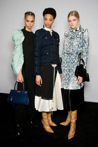 195535119_tory-burch-bks-v-rf19-3142(1).thumb.jpg.7f6b27347dadc18523e4c0cd32abca54.jpg
