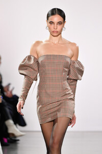 1956191104_LaquanSmithRunwayFebruary2019NewYork4Rp0wB-1Wtyx.thumb.jpg.a07e03236af7b9b785abf6eff4a10699.jpg