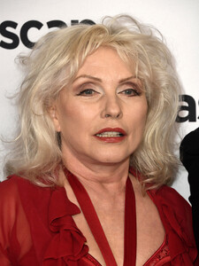 1964482217_DebbieHarry36thAnnualASCAPPopMusicAwardsFemDAoZv33Sx.thumb.jpg.9091193a2a5e606dff94e768e1516165.jpg