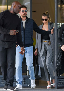 Scott+Disick+Sofia+Richie+out+shopping+Jzt_Xk4jiyGx.jpg