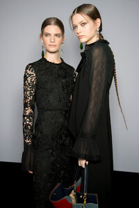 1973201944_tory-burch-bks-v-rf19-3238(1).thumb.jpg.76541ccee6cfba4ea26920687e5b9173.jpg