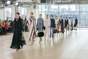 19805474_tory-burch-atm-rf19-00541(1).thumb.jpg.d4c16adeba226592f283e87447cfcd8b.jpg