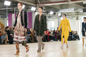 1981850070_tory-burch-atm-rf19-00604(1).thumb.jpg.239a324a899f6c3b8c679b6be9325210.jpg