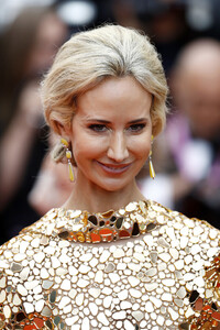 1983388630_VictoriaHerveyLeBelleEpoqueRedCarpetLSU8eB04MVcx.thumb.jpg.12c2860e3525008f02509f870eac73d9.jpg