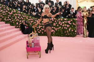 [1147406318] The 2019 Met Gala Celebrating Camp - Notes on Fashion - Arrivals.jpg