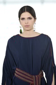 1996644203_ToryBurchFallWinter2019FashionShowRunwaywU8ZevN1Gsdx.thumb.jpg.1575701899c3abd5da1b4c1c3e2ee299.jpg