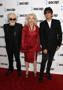 2001078458_DebbieHarry36thAnnualASCAPPopMusicAwardsG_Q3jmN308Wx.thumb.jpg.26d43b560f12ecfbe73d8fbf4062a81c.jpg