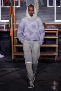 2005535354_JohnElliottRunwayFebruary2019NewYork902muX_aeGUx.thumb.jpg.1423951001c37e54df312ccc5944ce0c.jpg