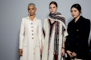 201081197_tory-burch-bks-g-rf19-5073(1).thumb.jpg.6f3147d980bc7ff156b8450d9e87f5cc.jpg