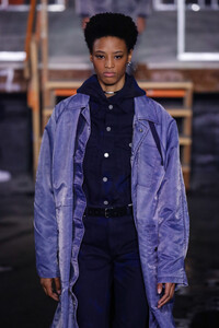 2021594551_JohnElliottRunwayFebruary2019NewYorkCjH6LZ1BF-3x.thumb.jpg.60c864428834b86cd514ffeb42312d86.jpg