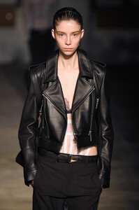2038991875_DionLeeRunwayFebruary2019NewYorkFashionYRfzyg0xIVxx.thumb.jpg.d72c76ab6e9a51670b4a6611d9a6322e.jpg