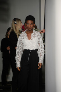 2040115710_NoonNoorBackstageFebruary2019NewYork8uuvuDFtIzDx.thumb.jpg.9db13a0f60523c2a67bad58b13025a22.jpg