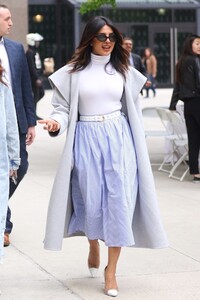        cho110519BZNimage128.jpg