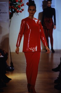 2054853590_liza-bruce-fw-1992(6).thumb.jpg.627c687dd243508a0e89acabf92d4cd0.jpg