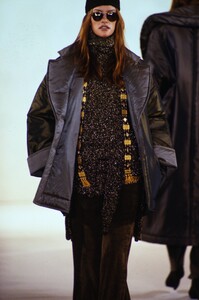 2070832938_adrienne-vittadini-fw-1993(1).thumb.jpg.5222aad8a89e384a2b759bdd986f263e.jpg