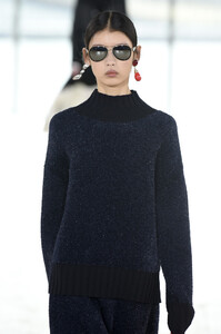 2078702299_ToryBurchFallWinter2019FashionShowRunwayFoBnybtHngwx.thumb.jpg.61be089f7f266f0b5ee9547a9532388c.jpg