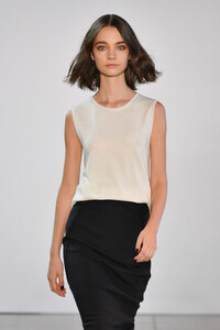 2085104281_NoonNoorRunwayFebruary2019NewYorkFashionlukCwRGvUMwx.thumb.jpg.53128bd03c53f064db2455d9bc2ee924.jpg