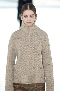 2109079277_ToryBurchFallWinter2019FashionShowRunwayjE6EVvRtqLbx.thumb.jpg.d597ef052b1e34d48df83d881b7faf81.jpg