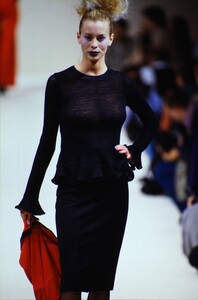 2119437363_betty-jackson-fw-1997(8).thumb.jpg.c478baffae365defeec2ba01e7b0e6e4.jpg