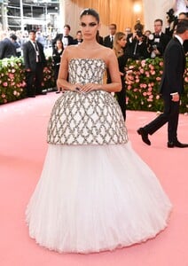 [03e83deba361413db7ca01a8f36d2367] 2019 MET Museum Costume Institute Benefit Gala.jpg