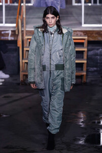 2125791844_JohnElliottRunwayFebruary2019NewYorkw9ngNpXC8qQx.thumb.jpg.5c9eef27ebcfb4c78fdf3414acf90696.jpg