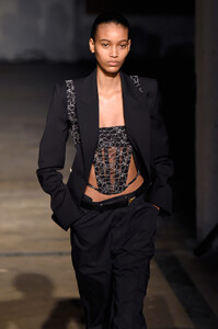 2126287817_DionLeeRunwayFebruary2019NewYorkFashionTWuiRW52Zgfx.thumb.jpg.37c0fa352315e68745aae81756336690.jpg