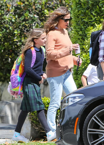 Jennifer+Garner+out+and+about+fLvnmgUCn9bx.jpg