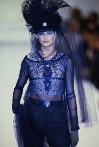 2131597773_blumarine-fw-1994(13).thumb.jpg.3330112c0c27babfe6916bd6745eb860.jpg