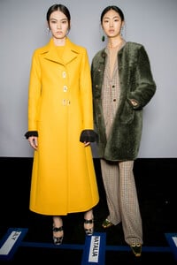 2142950834_tory-burch-bks-v-rf19-3227(1).thumb.jpg.e367952b593a3e004e2ff8ab2427882c.jpg