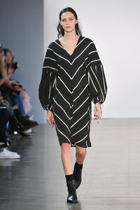 2143062688_NoonNoorRunwayFebruary2019NewYorkFashiongE0GsZiMVUix.thumb.jpg.0e57f0441ea84d96587b352b3e02f9a9.jpg
