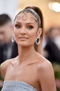 [1147438917] The 2019 Met Gala Celebrating Camp - Notes on Fashion - Arrivals.jpg