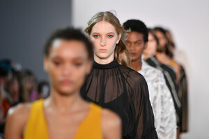2246960_NoonNoorRunwayFebruary2019NewYorkFashion3g10k8G6guBx.thumb.jpg.7e8fc8bb0324b7d0f8bc1b3125d256a0.jpg