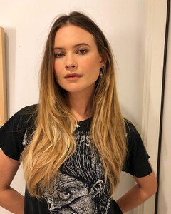 Teddi Cranford on Instagram_ __bts _theellenshow✨(JPG).jpg