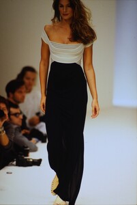 234817136_herve-leger-ss-1994(4).thumb.jpg.84ddb555d6bb655bf18c7f7fc66702b6.jpg