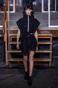 234984944_JohnElliottRunwayFebruary2019NewYork9m9R3j8bPZOx.thumb.jpg.da2dcd3b5f635ee50dc3dc8c47f4ef20.jpg