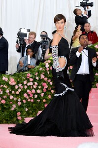 [1147427542] The 2019 Met Gala Celebrating Camp - Notes on Fashion - Arrivals.jpg