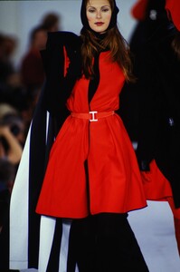 263578006_isaac-mizrahi-fw-1993(14).thumb.jpg.e34f4880ef221fc863f3ae11bb2e4931.jpg