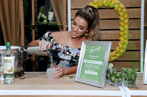 Jessie+James+Decker+Smirnoff+Zero+Sugar+Infusions+DuoUozT-_DNx.jpg