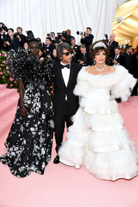 Joan+Collins+2019+Met+Gala+Celebrating+Camp+mCQ-yaswftIx.jpg