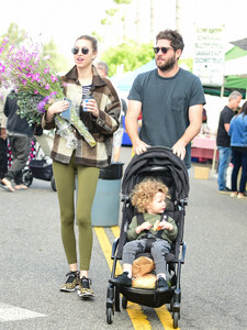 Whitney+Port+Ali+Fedotowsky+Farmer+Market+zjtxo8kduIEx.jpg
