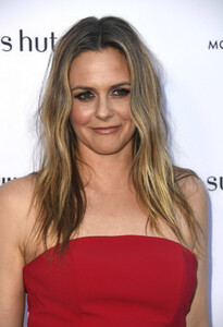 Alicia+Silverstone+Daily+Front+Row+5th+Annual+qQMbEkHfaoVx.jpg