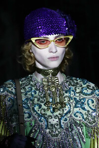 287917211_GucciCruise2020RunwaysiFSV2W9Kklx.thumb.jpg.3ab933d53fc36d9deaafceb5dd28823a.jpg