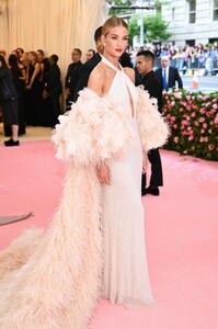 [1147423025] The 2019 Met Gala Celebrating Camp - Notes on Fashion - Arrivals.jpg