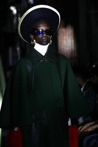 290538436_GucciCruise2020RunwaySVJ0X4udYpXx.thumb.jpg.15934fdd6219e48d3df13b556ecdb502.jpg