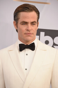 302529568_ChrisPine25thAnnualScreenActorsGuildC_obZEhYGwlx.thumb.jpg.33a2d63790e5b761ab69032f0f84bee2.jpg