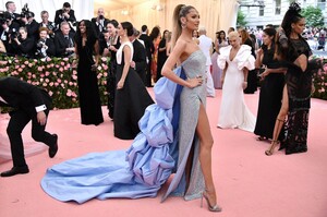 [1147427974] The 2019 Met Gala Celebrating Camp - Notes on Fashion - Arrivals.jpg
